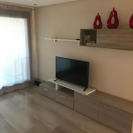 Waterfront Apartment Апартаменты *