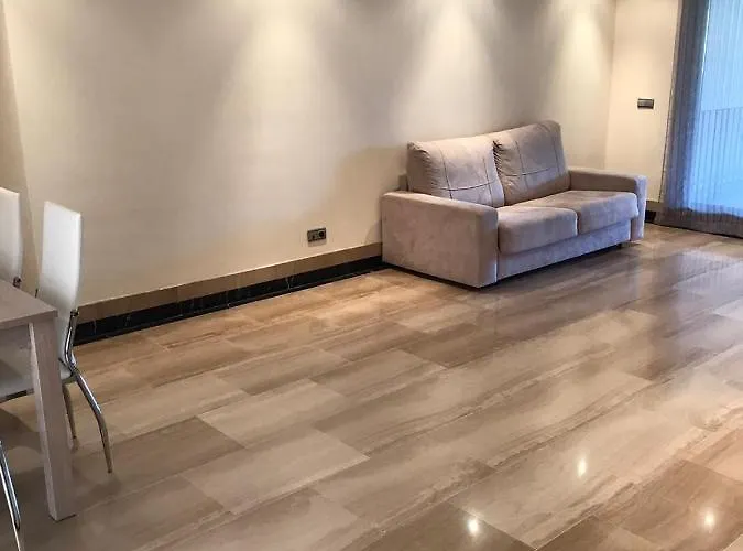 Waterfront Apartment Εστεπόνα